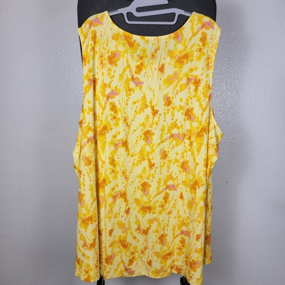Isaac Mizrahi Live! Women's Printed Swing Sleeveless Top w Neck Detail Yellow 5X - Picture 2 of 6